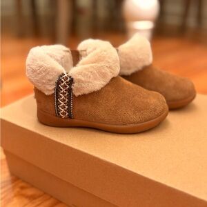 UGG Tan toddler Boots with Cream Fur Trim